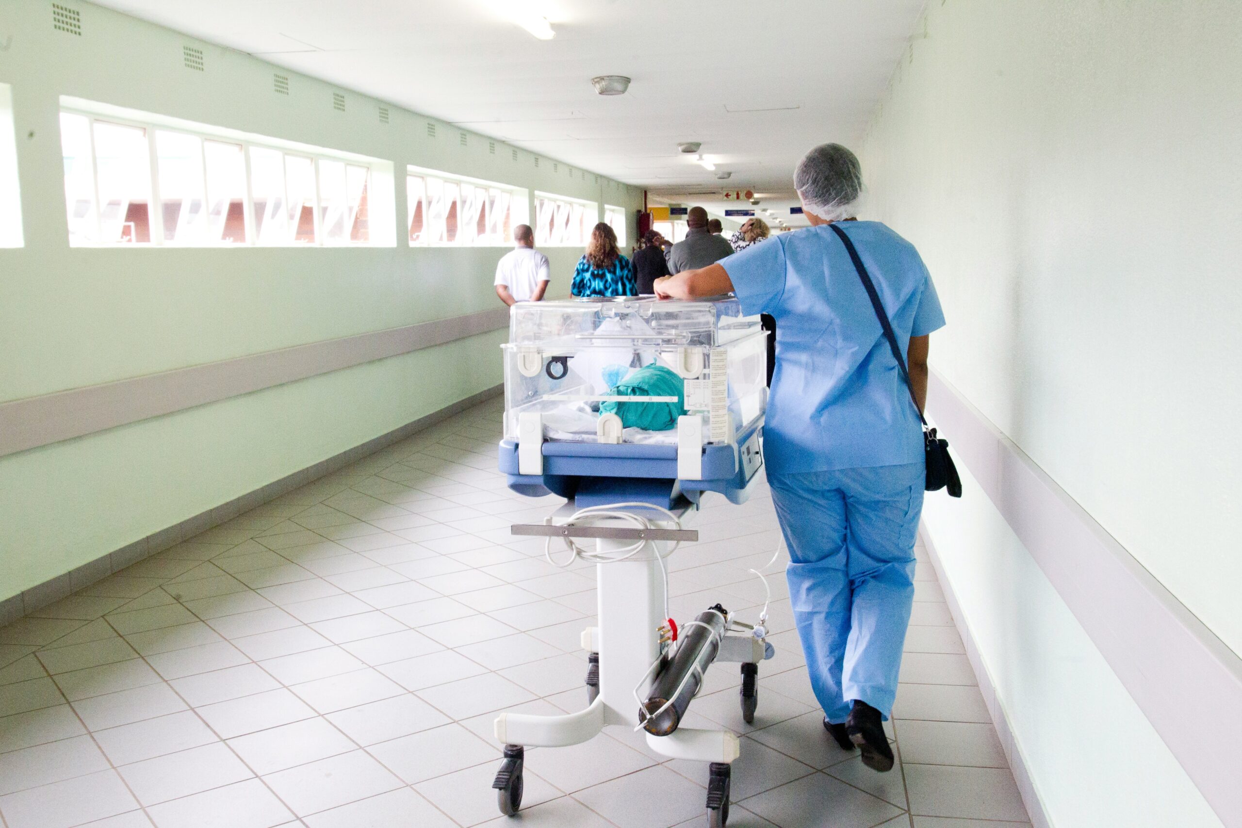 Tragedia in ospedale: bambina di 17 mesi muore dopo il ricovero, la famiglia chiede giustizia