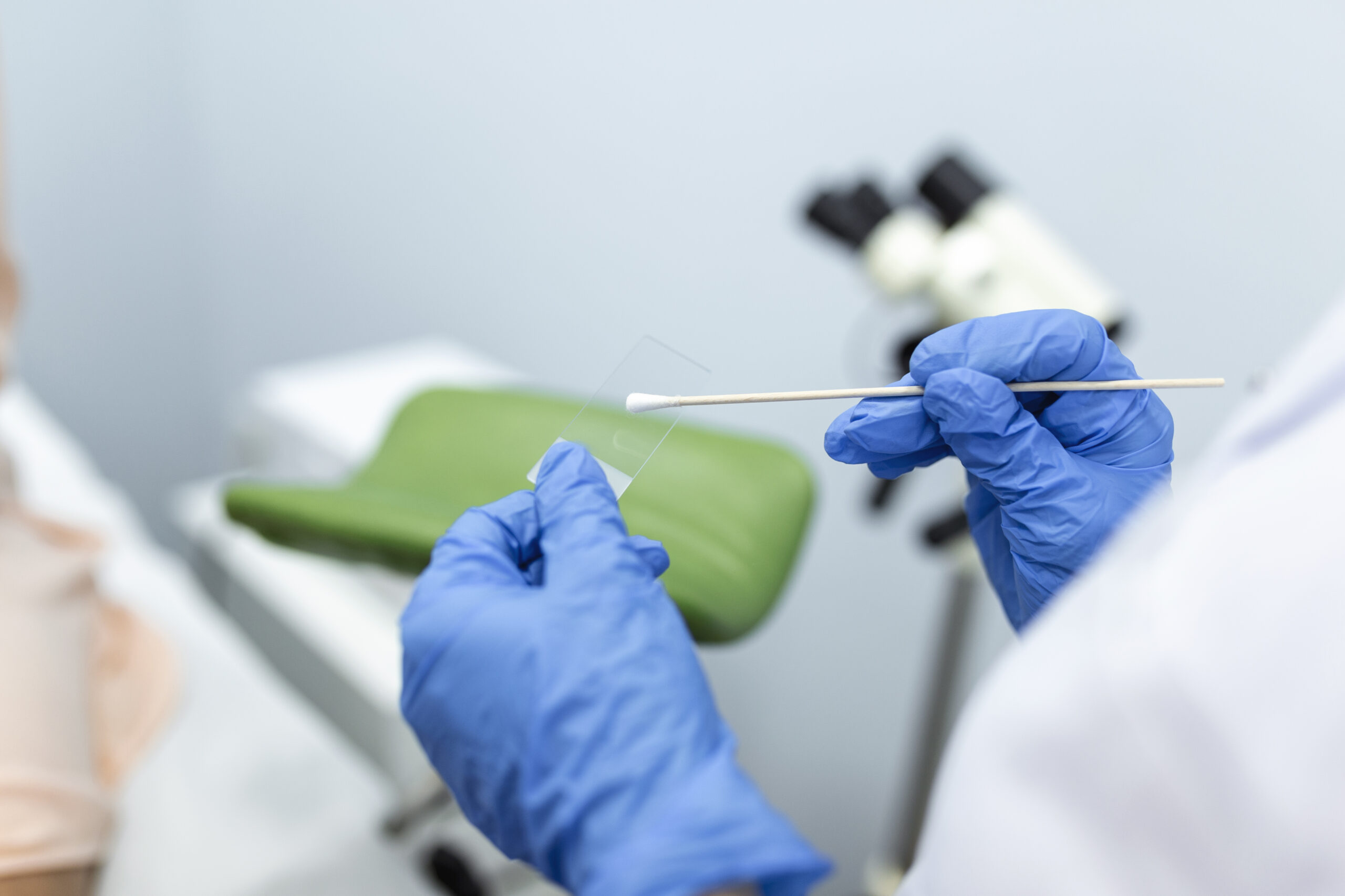 Tre pap test negativi, ma aveva un tumore: morta a 47 anni. Risarcimento di 300 mila euro agli eredi