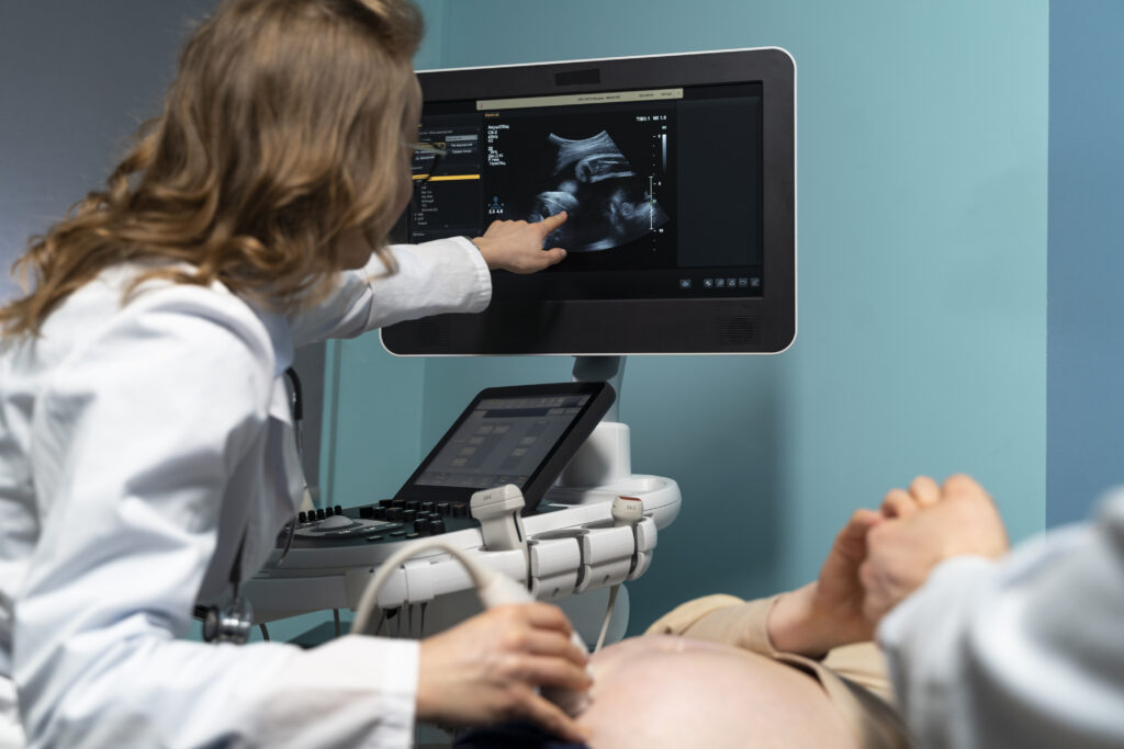 Feto con malformazione non diagnosticata: ecografista condannata a risarcire la famiglia